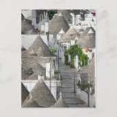 Straße mit Trulli Häusern in Alberobello, Puglia Postkarte (Vorderseite)
