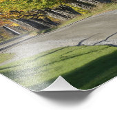 Straße neben klassischer ländlicher Scheune/Bauern Fotodruck (Ecke)