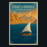 Straße von Hormuz - Gateway von Oman Poster<br><div class="desc">Reiseplakat der Straße von Hormuz, Oman. Majestätische Segel mit tiefblauem Wasser und traditionelle Omani Holzdhow, die über das Meer segeln, sein weißes Segel, das den Wind fängt. Im Hintergrund erheben sich goldene Felsen und Berge, während das Wüstenlicht warm leuchtet.</div>