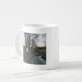 Straße zu Sycharth - Zuhause von Owain Glyndwr Kaffeetasse (Vorderseite Links)