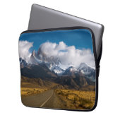 Straße, zum von Fitzroy, Patagonia anzubringen Laptopschutzhülle (Vorderseite Links)
