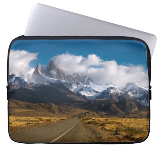 Straße, zum von Fitzroy, Patagonia anzubringen Laptopschutzhülle (Vorderseite)