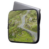 Straße zwischen Ballaghacahreen und Caherkeen. Laptopschutzhülle (Vorderseite Links)