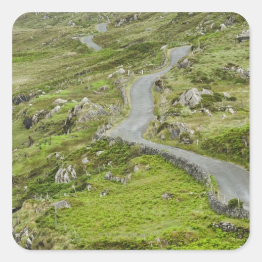 Straße zwischen Ballaghacahreen und Caherkeen. Quadratischer Aufkleber (Vorderseite)