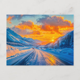 Straßen bei Sonnenuntergang im Winter durch Berge Feiertagspostkarte