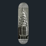 Straßen New Yorks mit dem Empire State Gebäude Skateboard<br><div class="desc">Warst du schon mal in New York? Dann werden Sie dieses Bild der Straßen der Stadt mit einem Einzug des Empire State Gebäude Liebe. Kaufen Sie dieses Stück und bringen Sie sich ein wenig naher zum Big Apple!</div>