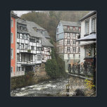 Straßen von Monschau mit Holzhäusern und Flüssen Magnet<br><div class="desc">Monschau oder Montjoie ist eine mittelalterliche Stadt in Deutschland,  berühmt für die mittelalterliche Produktion von Stoffen und schönen Weihnachtsmarkt</div>