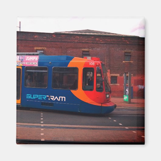 Straßenbahn in der Straße Magnet (Vorne)