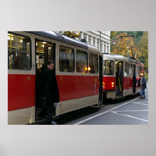 Straßenbahnhaltestelle am Herbsttag Poster (Vorne)