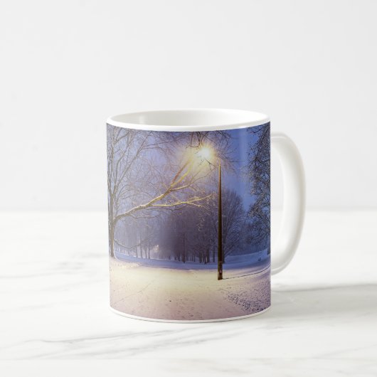 Straßenbeleuchtung und Schneebäume Kaffeetasse (VorderseiteRechts)