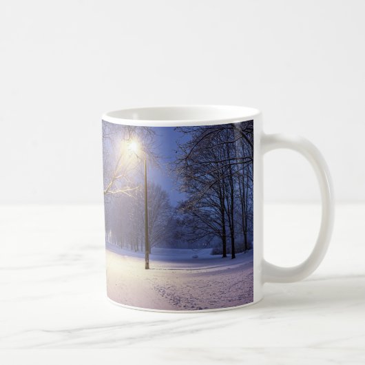 Straßenbeleuchtung und Schneebäume Kaffeetasse (Rechts)