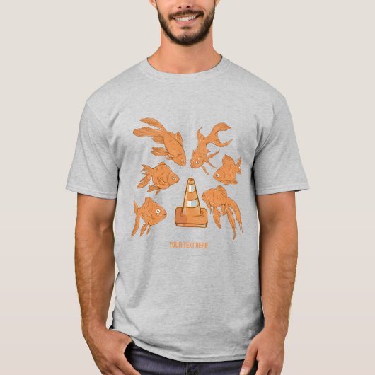 Straßencones und orangefarbener Goldfisch T-Shirt (Vorderseite)
