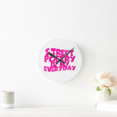 Straßengedichte ist mein Alltag Runde Wanduhr (Zuhause)