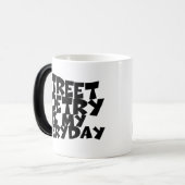 Straßengedichte ist mein Alltag Verwandlungstasse (Vorderseite Links)