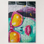 Straßenkunst der Frau mit rosa Sonnenbrille, Puzzle (Vertikal)