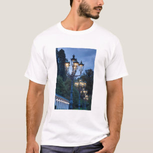 Straßenlaternen bei Nacht, Deutschland T-Shirt