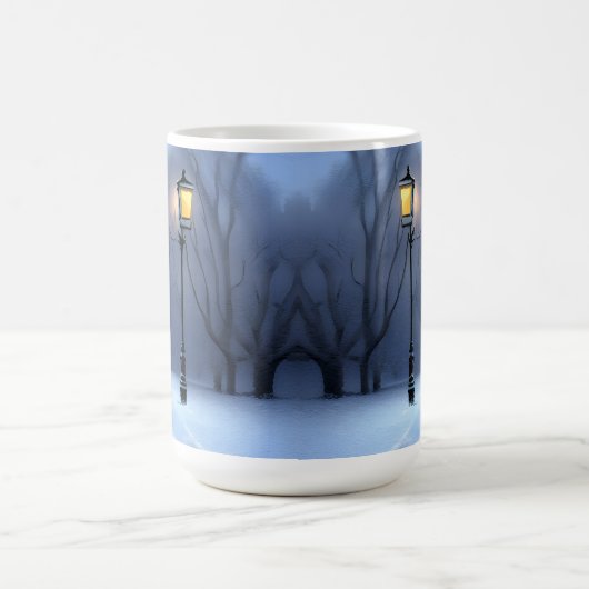 Straßenleuchten leuchten im Winter Wonderland Kaffeetasse (Mittel)