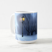 Straßenleuchten leuchten im Winter Wonderland Kaffeetasse (Vorderseite Links)