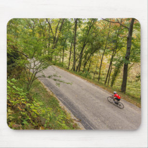 Straßenradfahren auf ländlicher Landstraße Mousepad