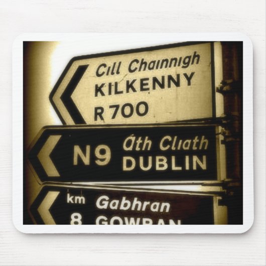 Straßenschilder in Irland Mousepad (Vorne)