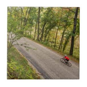 Straßenverkehr auf der Landstraße Fliese