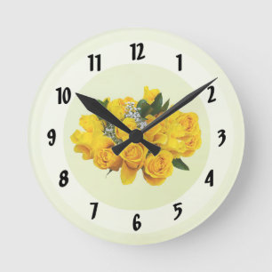 Strauß aus gelben Rosen und Baby’s Breath Runde Wanduhr
