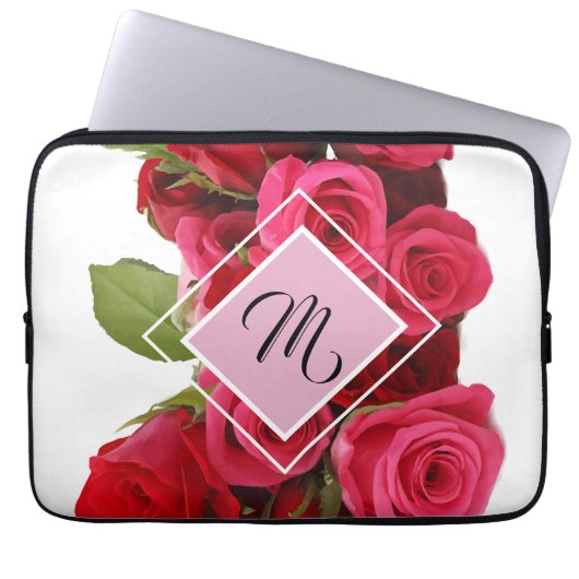 Strauß rote und rosa Rosen Monogramm-Tablett-Hülle Laptopschutzhülle (Vorderseite)