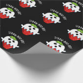 Straw-boo-rry Funny Strawberry Pun Dark BG Geschenkpapier (Ecke)