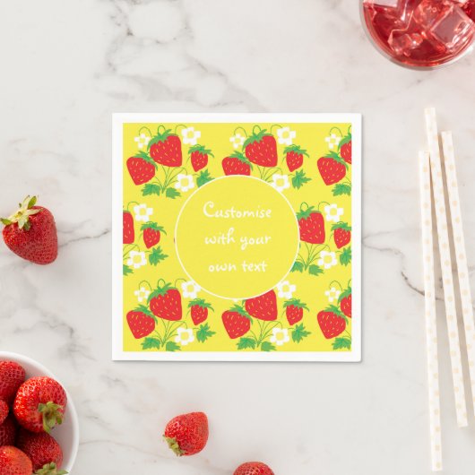 Strawberries and Flowers Yellow Custom Text Serviette (Beispiel)