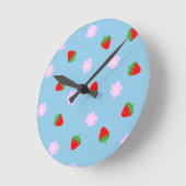 Strawberries & Flowers Runde Wanduhr (Winkel)