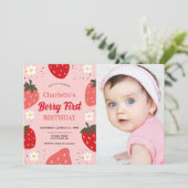 Strawberry 1. Geburtstag Berry Erstes Foto Geburts Einladung (Stehend Vorderseite)