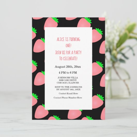 Strawberry 1st Summer Birthday Baby Girl Einladung (Stehend Vorderseite)