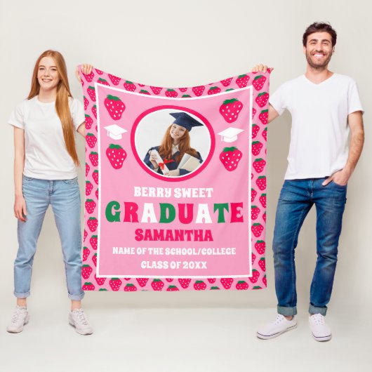Strawberry 2025 Graduate Foto Abschluss Fleecedecke (Beispiel)