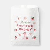 Strawberry and Daisy Berry First Birthday Party Geschenktütchen (Vorderseite)