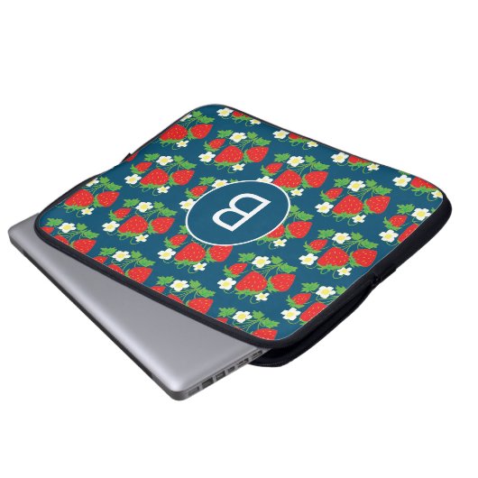 Strawberry and Flower Blue Pattern Monogrammed Laptopschutzhülle (Vorne Knopf)