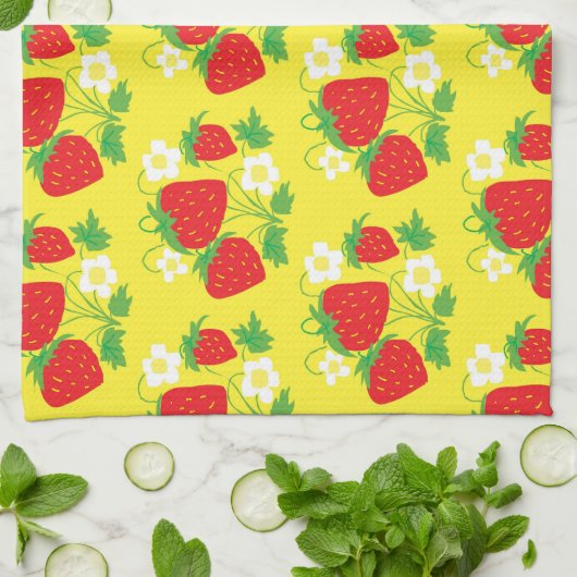Strawberry and Flower Yellow Pattern Geschirrtuch (Gefaltet)