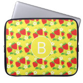 Strawberry and Flower Yellow Pattern Monogrammed Laptopschutzhülle (Vorderseite)
