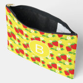 Strawberry and Flower Yellow Pattern Monogrammed Zubehörtasche (Offen)