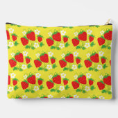 Strawberry and Flower Yellow Pattern Monogrammed Zubehörtasche (Rückseite)