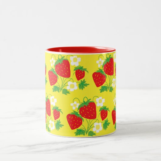 Strawberry and Flower Yellow Pattern Zweifarbige Tasse (Mittel)
