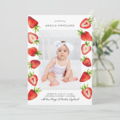 Strawberry Baby Foto Geburtsankündigung Ankündigung (Stehend Vorderseite)
