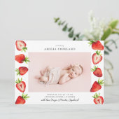 Strawberry Baby Foto Geburtsankündigung Ankündigung (Stehend Vorderseite)