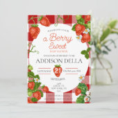 Strawberry Baby Shower Berry Baby Einladung (Stehend Vorderseite)
