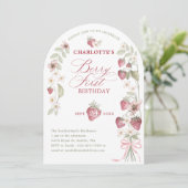 Strawberry Berry Erster Geburtstag Foto Einladung (Stehend Vorderseite)