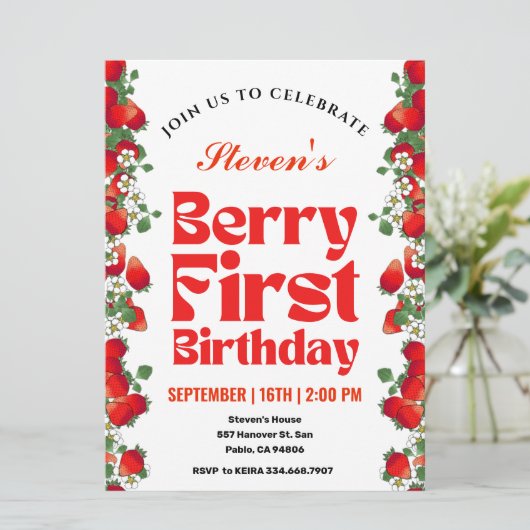 Strawberry Berry Erster Geburtstag Party Einladung (Stehend Vorderseite)