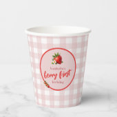 Strawberry Berry Erster Geburtstag Pink Gingham Pappbecher (Vorderseite)