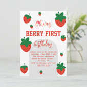 Strawberry Berry First Birthday Einladung (Stehend Vorderseite)