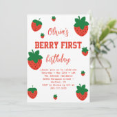Strawberry Berry First Birthday Einladung (Stehend Vorderseite)