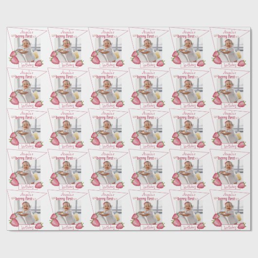 Strawberry Berry First Birthday Geschenkpapier (Flach)