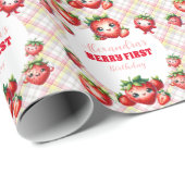Strawberry Berry First Birthday Geschenkpapier (Rolleneckpunkt)